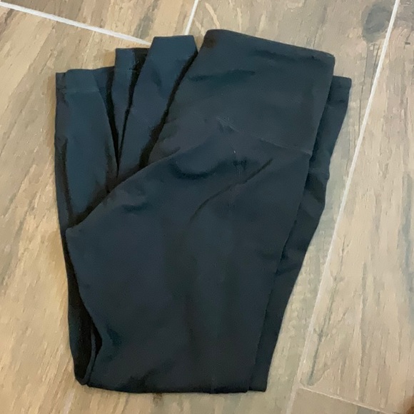 Athleta Salutation Capri Tight - Picture 2 of 4